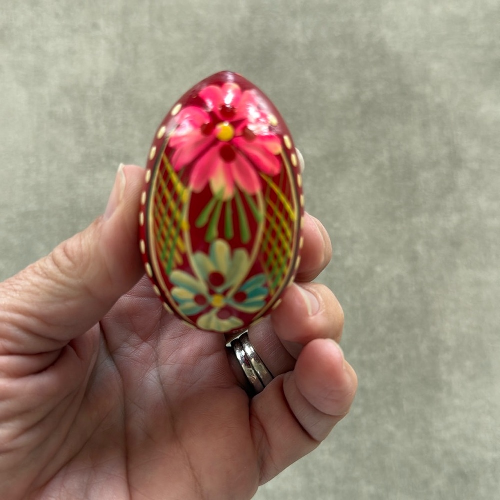 VINTAGE Beautiful Hand-Painted Wooden Egg- 3" x 2"- Excellent Condition
